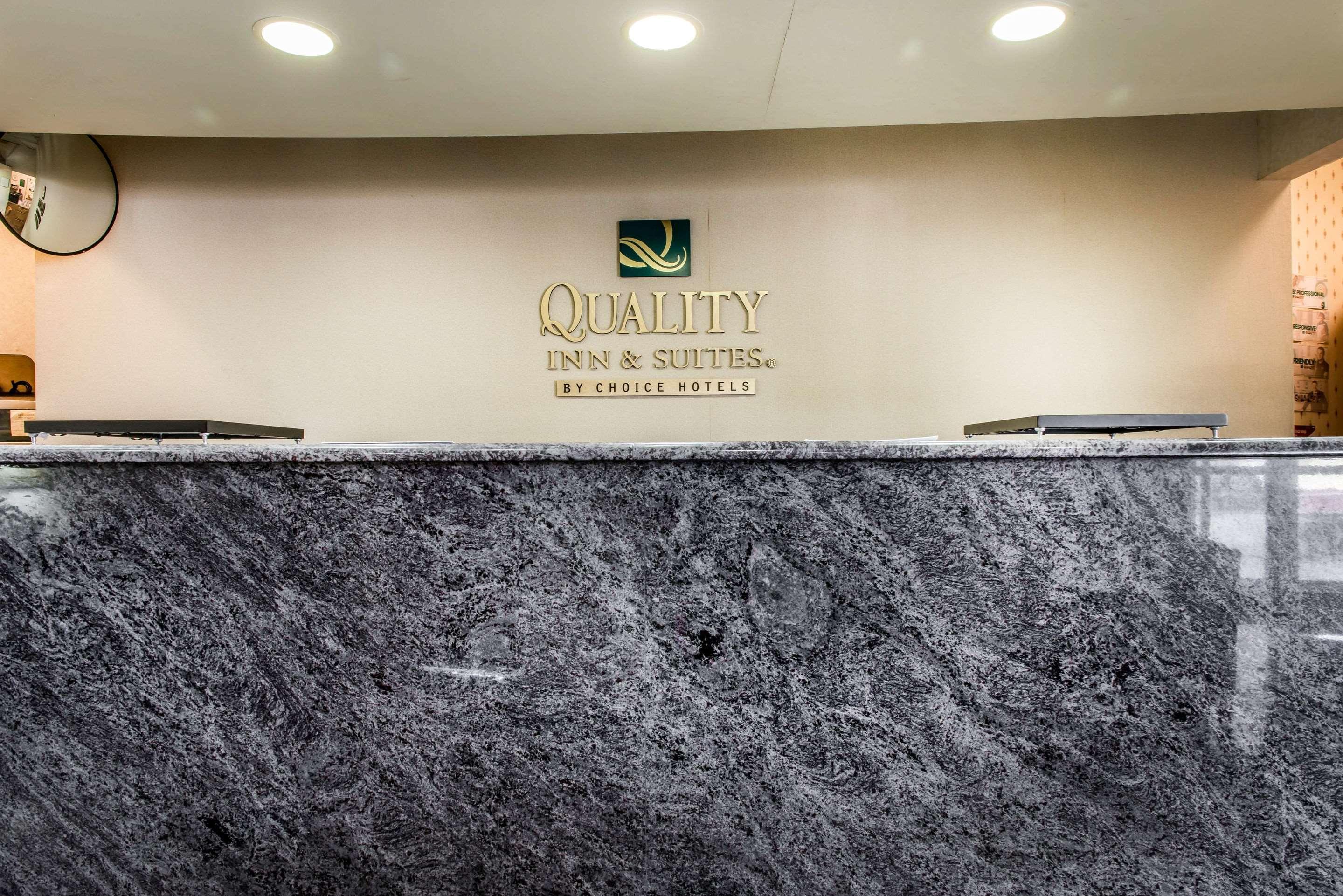 Quality Inn & Suites Fairview  Buitenkant foto