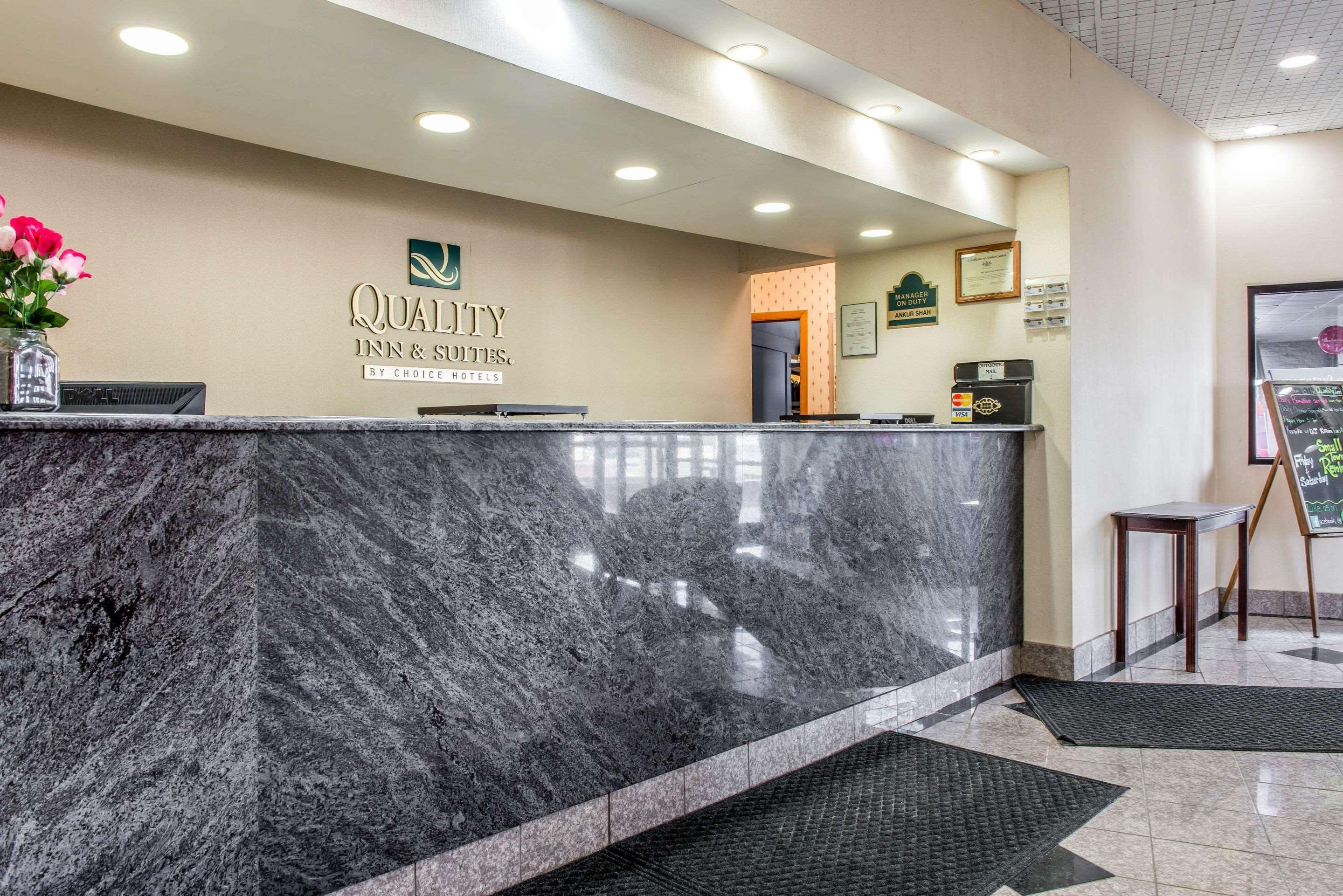 Quality Inn & Suites Fairview  Buitenkant foto